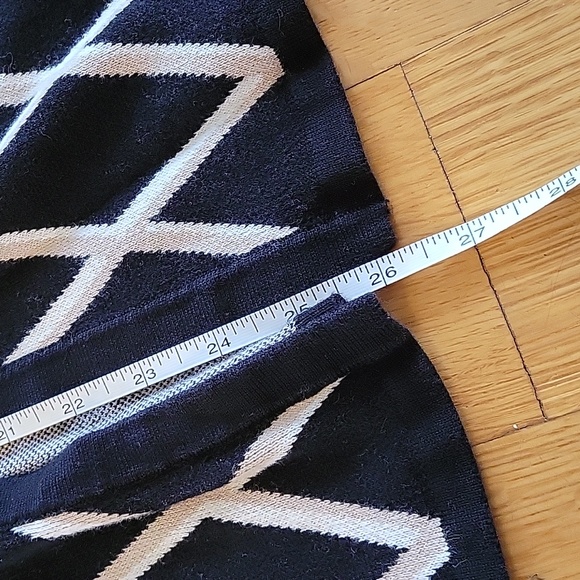 Women's size medium cardigan - Picture 4 of 6